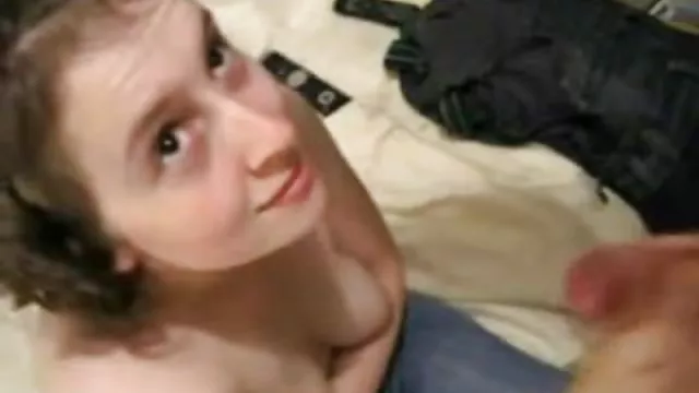 دانش آموز جوان در عینک با یک معلم fucks سیکسی ویدوی می کند