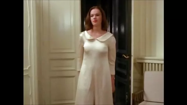 PORN سکس ویدیو رایگان LESBIANS: دوشیزress خانم معشوقه خانه را آزار می دهد و لیس می زند